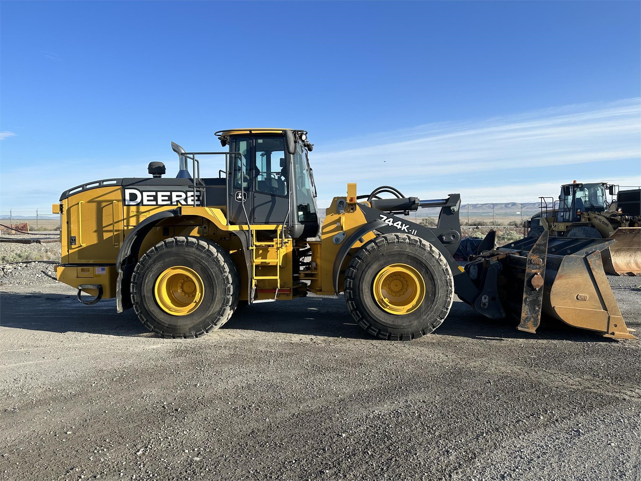 2019 DEERE 744KII - image 2 of 6