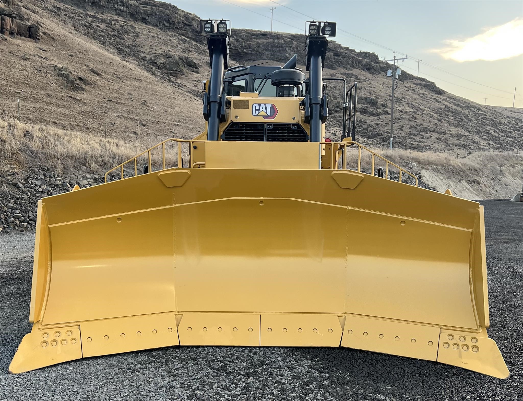 2023 CATERPILLAR D8 - image 2 of 6