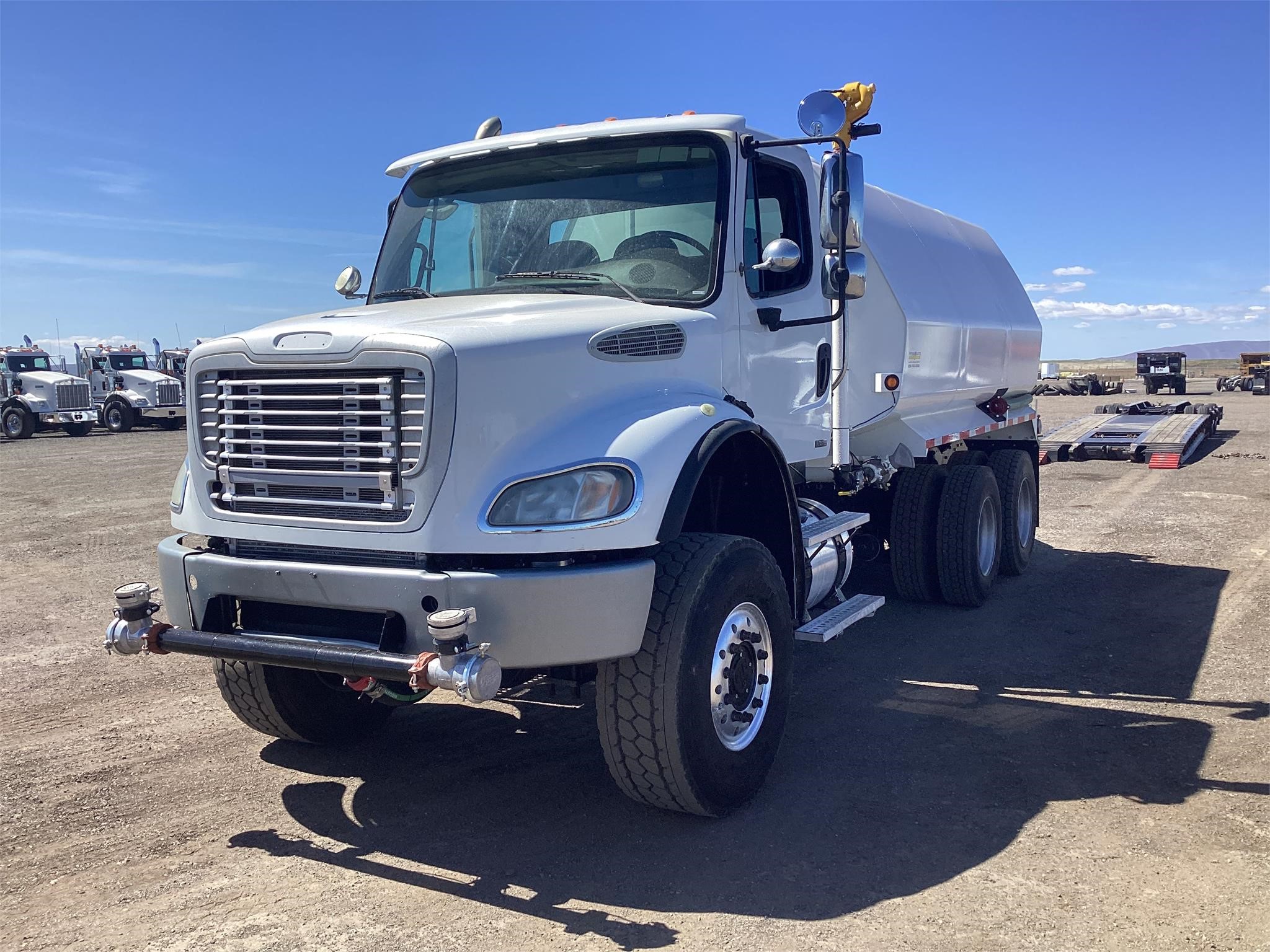 2008 FREIGHTLINER BUSINESS CLASS M2 112 - image 1 of 6