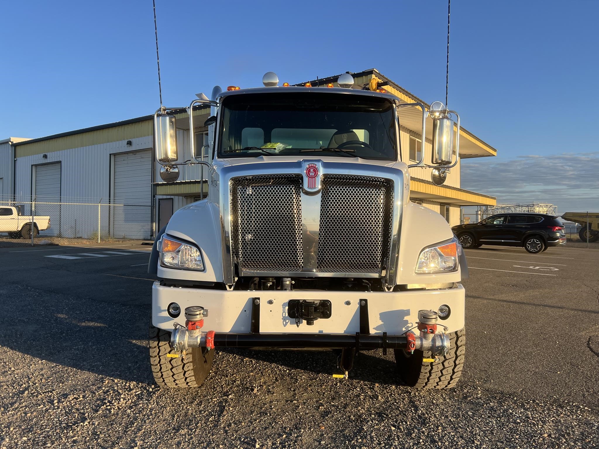 2025 KENWORTH T480 - image 2 of 6