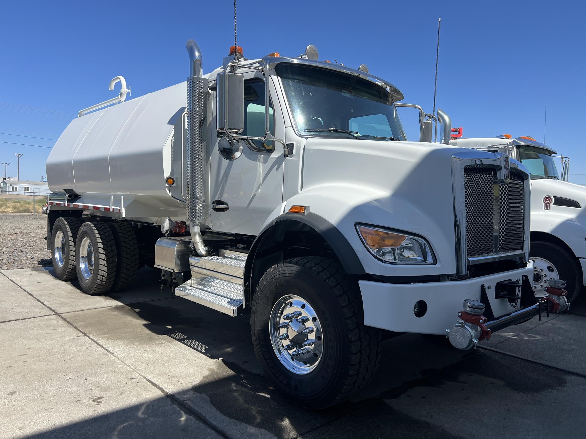 2025 KENWORTH T480 - image 3 of 6